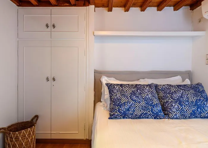 Floral With Marvelous View To Villa