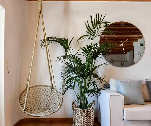 Floral With Marvelous View To Villa